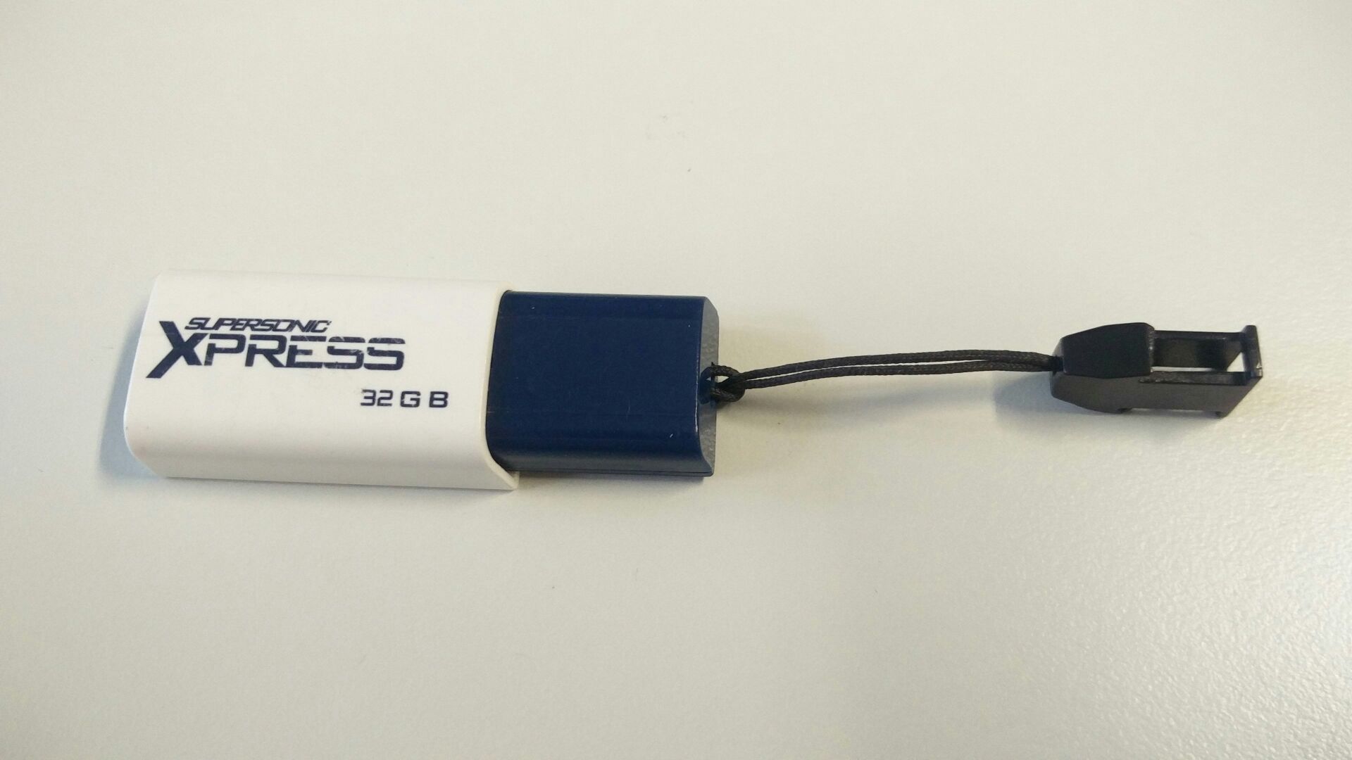 USB stick (white and blue, 32 GB)