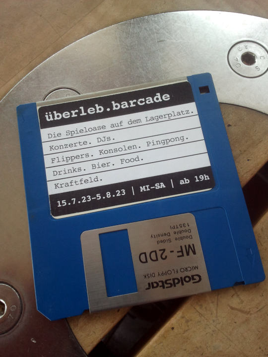 Annexe Flyer mit Formfaktor Diskette.jpg